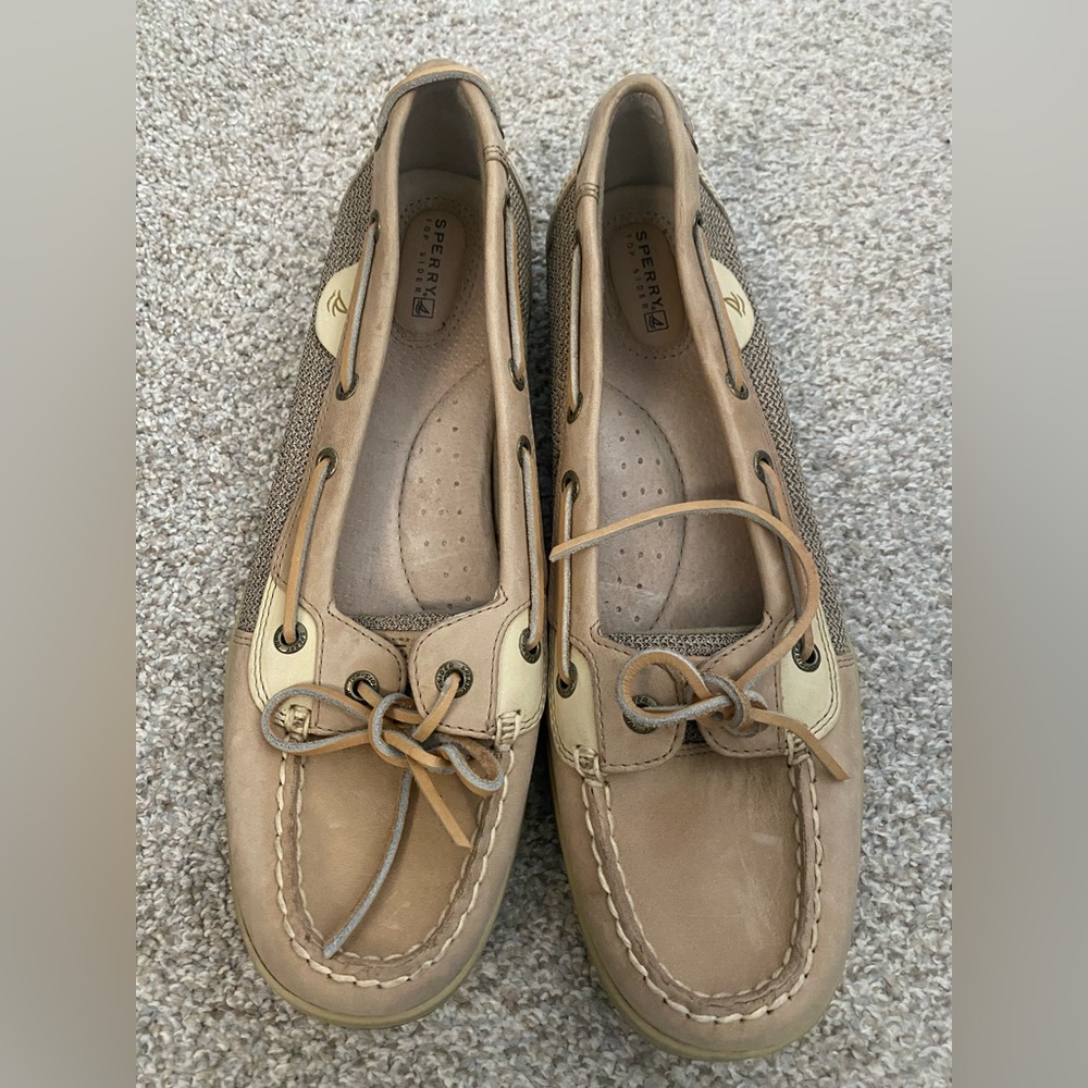 Lightly Worn Women's Angelfish Boat Shoe - Sperrys